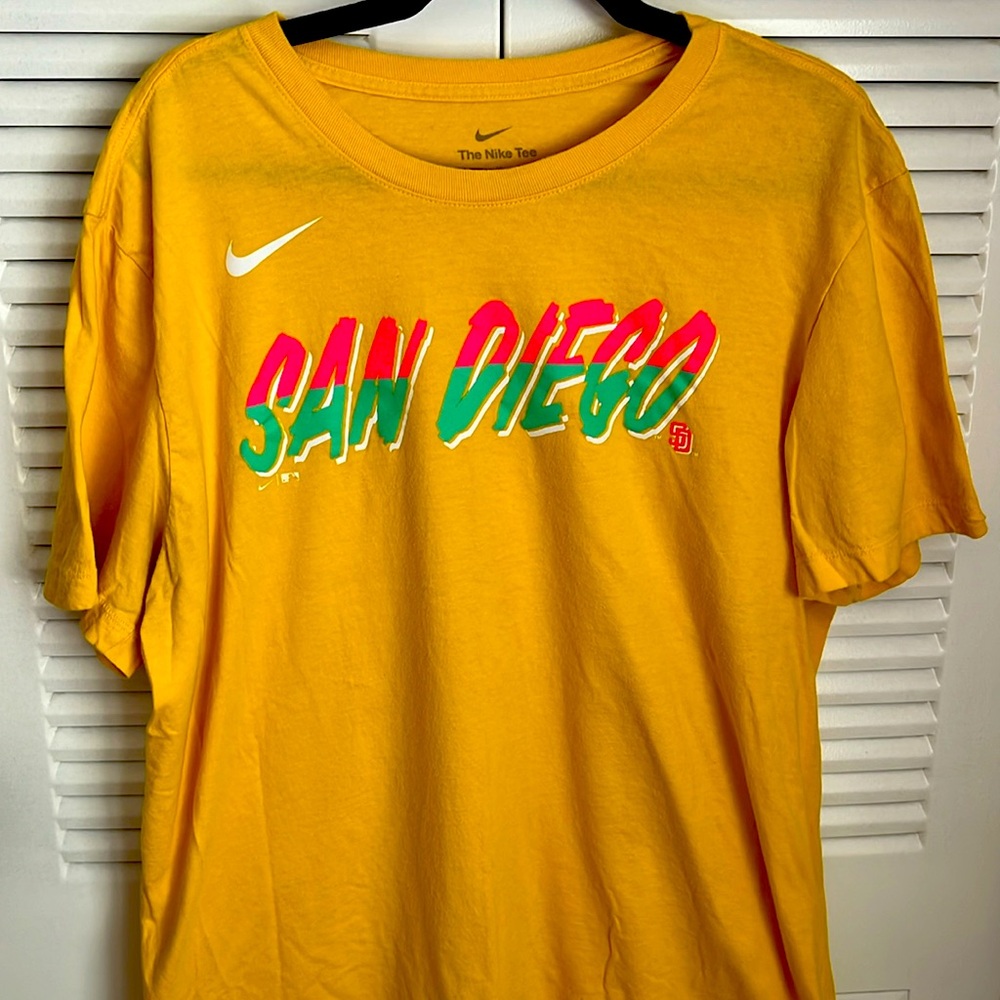 San Diego Padres Nike City Connect t-shirt, men’s XL.